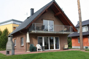 19 OG - Gemuetliche Ferienwohnung mit Kamin direkt am See in Roebel